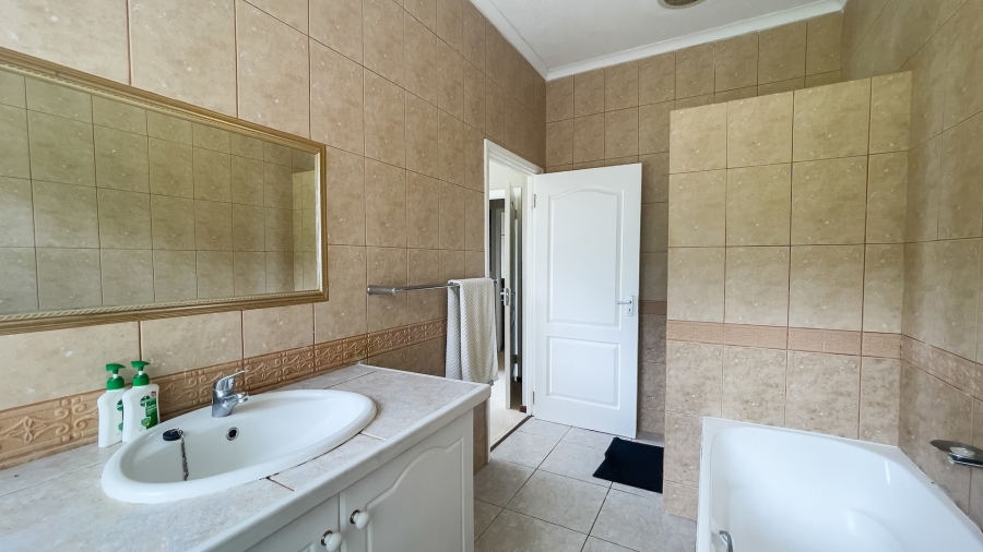 4 Bedroom Property for Sale in Groot Brakrivier Central Western Cape
